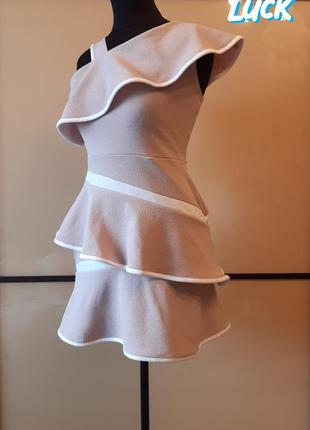 Ассиметричное телесное мини платье в воланы, можно как танцевальное prettylittlething2 фото
