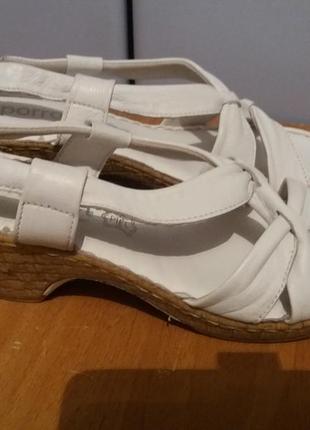 Кожаные белые удобные боссоножки 38 размер