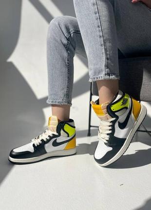 Женские кроссовки nike air jordan 1 retro yellow