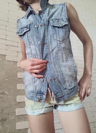 Джинсовая жилетка