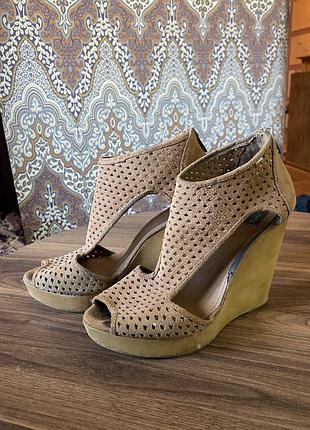 Босоножки stradivarius