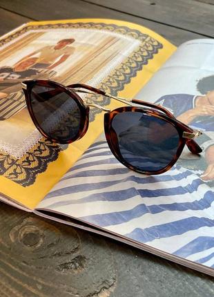 Солнцезащитные очки от uniqlo коричневые2 фото