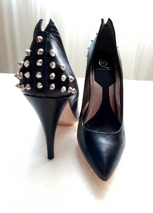 Брендовые черные туфли alexander mcqueen с шипами1 фото