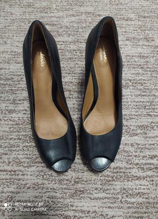 Женские туфли на высоком каблуке clarks