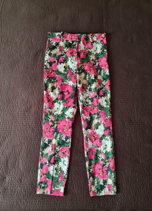 Брюки с цветочным принтом h&m.