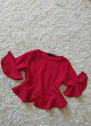 Нарядная красная блуза с воланами1 фото