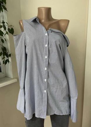 Крута сорочка з асиметрією на плечах і комірі