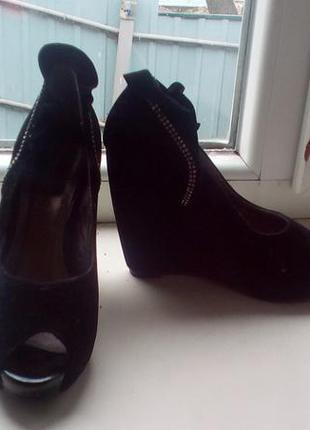 Туфлі жіночі