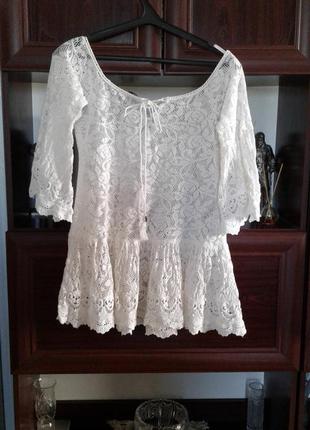 Бавовняна мереживна блузка з декольте і баскою doutzen"s stories by hunkemoller