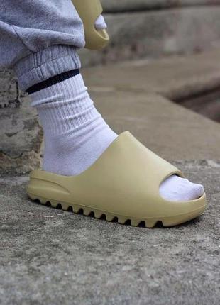 Шльопанці жіночі adidas yeezy slide desert sand6 фото