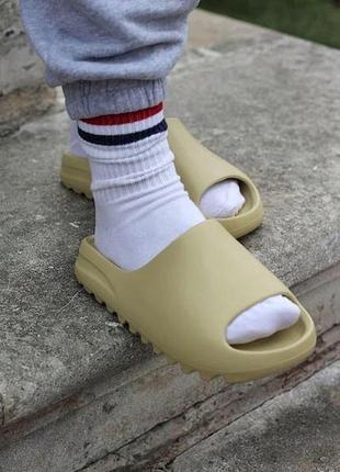 Шлепанцы женские adidas yeezy slide desert sand