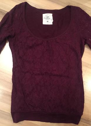 Кофточка с кружевом цвета марсала