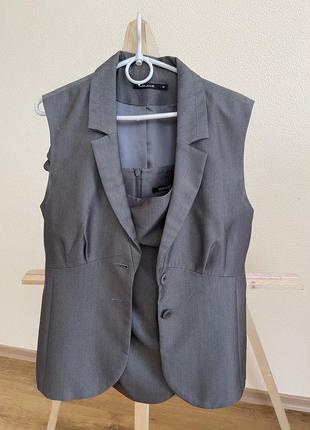 Костюм желетка і спідниця