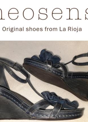 Босоніжки на танкетці neosens p.36