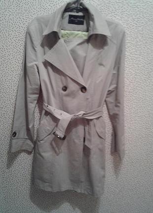 Красивый плащик