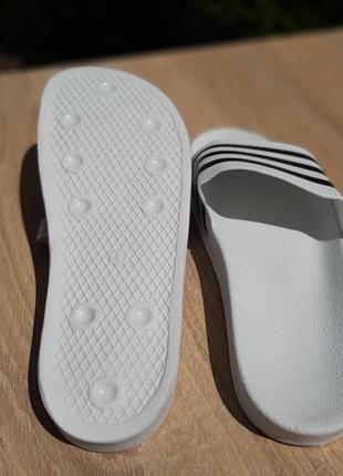 Мужские  тапки Med adidas белые чёрным полосатые3 фото