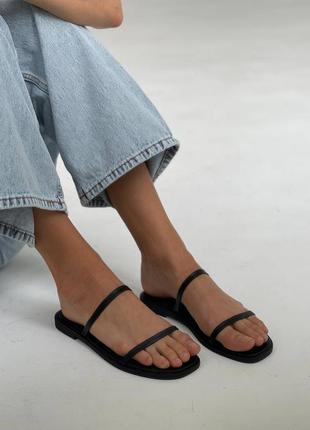 Женские шлепанцы в стиле минимализм