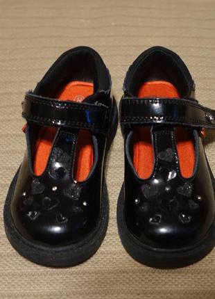 Эффектные черные лакированные кожаные туфли toe zone англия 8 р. ( 25,5 р.)