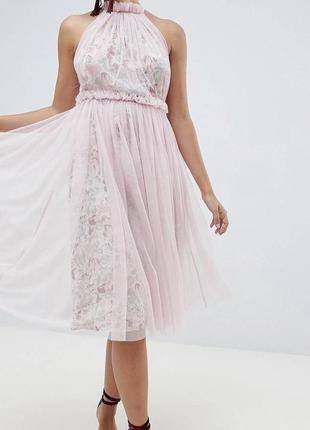 Нежное нарядное летнее платье миди с тюля фатина цветочным принтом и голой спинкой asos
