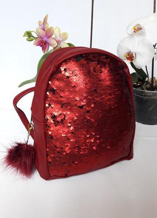 Рюкзак красный с пайетками.1 фото