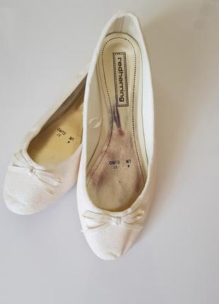 Балетки білі з шиммером redherring
