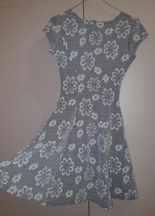 Платье сукня белого чёрного цвета в цветы вафельное3 фото