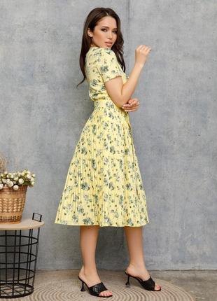 Трендовое платье с цветочным принтом2 фото