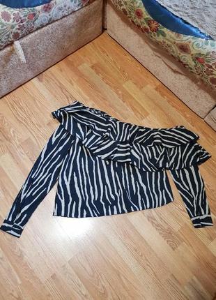 Стильная лёгкая блузочка на открытое плечо, чёрная с бежевым блузка, блуза