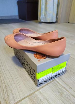 Шкіряні туфлі, балетки коралового кольору від welfare2 фото