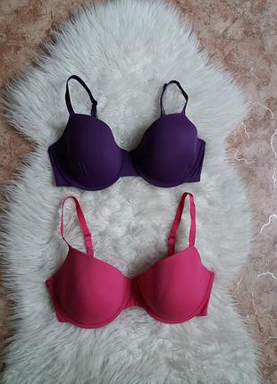 Рожевий бюстгальтер на шикарний бюст