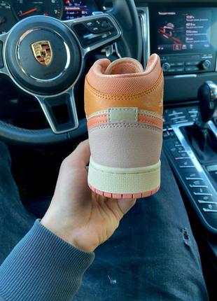 Кроссовки женские nike air jordan 1 retro high peach6 фото