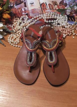 Трендові зручні сандалі, босоніжки коричневі з бісером намистом натуральна шкіра 38-39