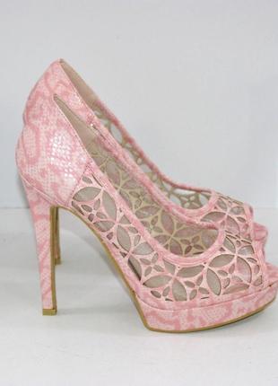 Красивые летние женские туфли в нежно розовом цвете
