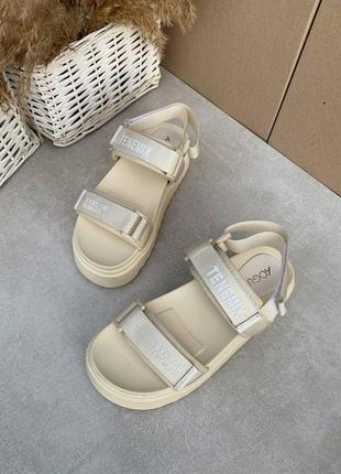 Женские молочные бежевые сандали босоножки на платформе на липучках8 фото