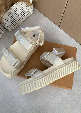 Женские молочные бежевые сандали босоножки на платформе на липучках6 фото