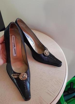 Итальянские туфли giovanni giusti  с декором на носке