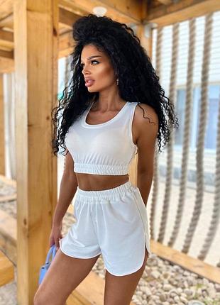 Стильный костюм с шортами