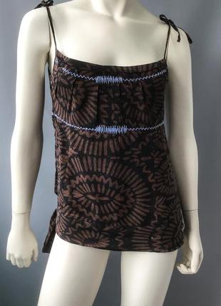 Красивый топ с голубой строчкой испанского  бренда adolfo dominguez