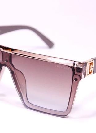 Трендові сонцезахисні окуляри