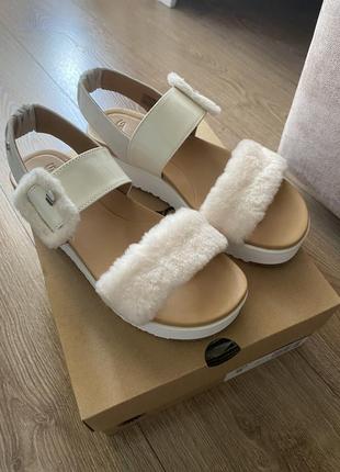 Босоніжки ugg le fluff1 фото