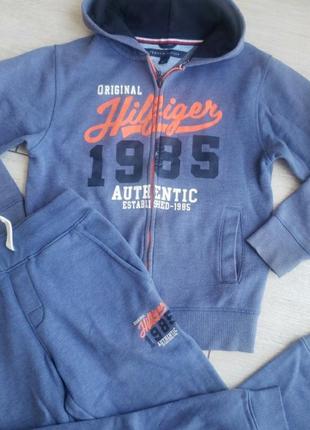 Класний спортивний костюм