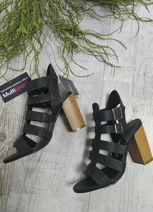 Босоніжки jennyfer