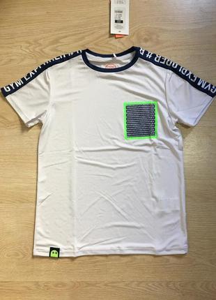 Спортивна футболка