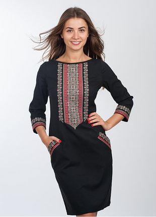 Сукня-футляр  з вишивкою і кишенями