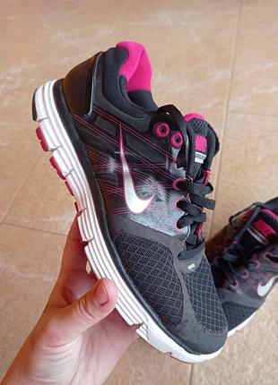 Оригінальні кросівки nike