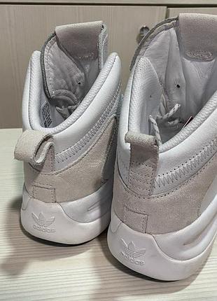 Оригінальні кросівки adidas 6
