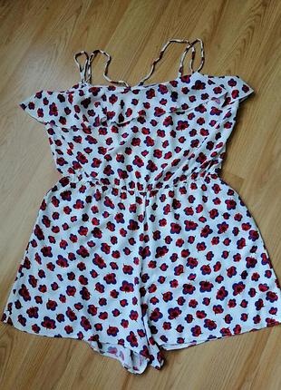 Ромпер с рюшами в цветы , комбинезон с шортами