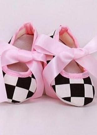 Нові ошатні пінетки.