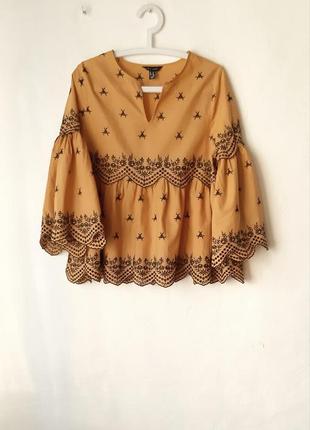 Красива бавовняна блуза шикарного кольору охри з вишивкою