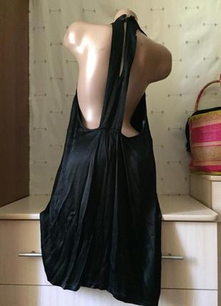 Чёрное платье с открытой спинкой